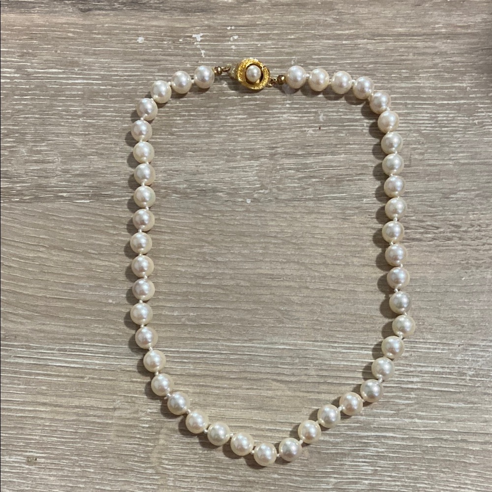 Vintage Elegant Pearl Like Necklace with Gold Toned Clasp